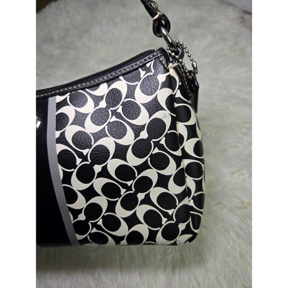 Coach White/Black Signature Leather Baguette‎ - Picture 5 of 8